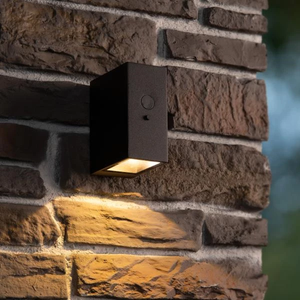 Lucide BOLTON - Wall light Indoor/Outdoor- Solar - LED Dim. - 1x1W 2850K/3150K - IP54 - Day/Night Sensor - Black - atmosphere 1